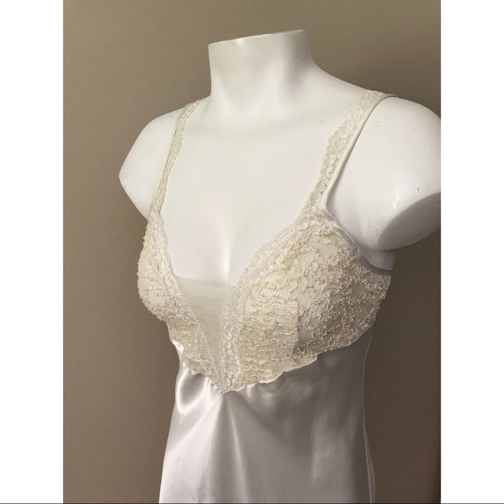 VS Luxurious White Satin & Lace Long Lingerie - Picture 7 of 8